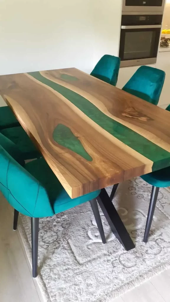 Masa din lemn masiv de nuc cu rășină Epoxy